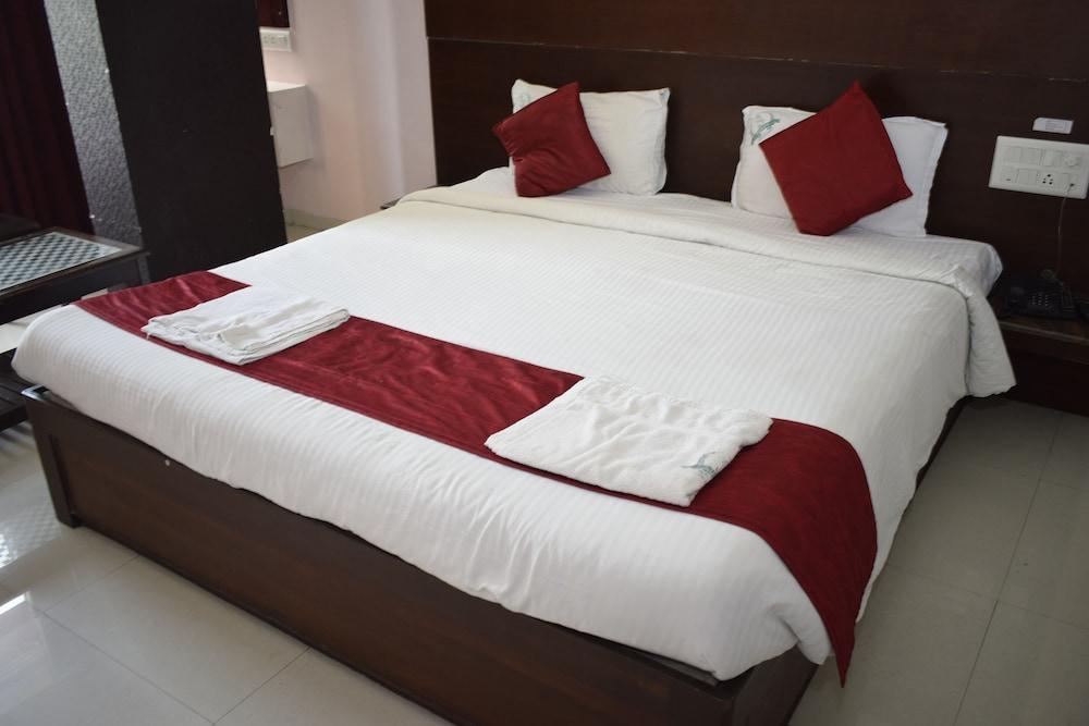 Hotel Sumith Palace Pondicherry Exterior foto